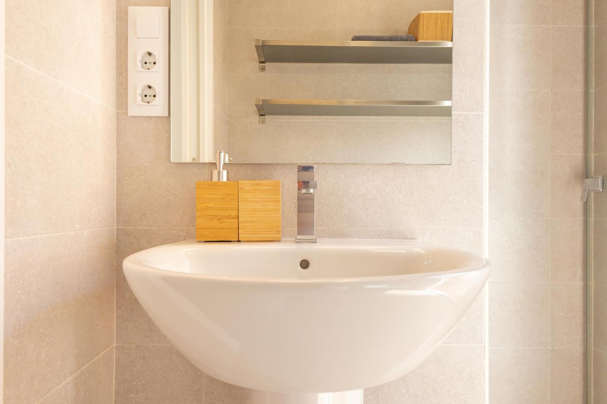 Charming 2 Bedroom Apartment At Iconic Triana Neighborhood By Ocityzen เซบีญา ภายนอก รูปภาพ
