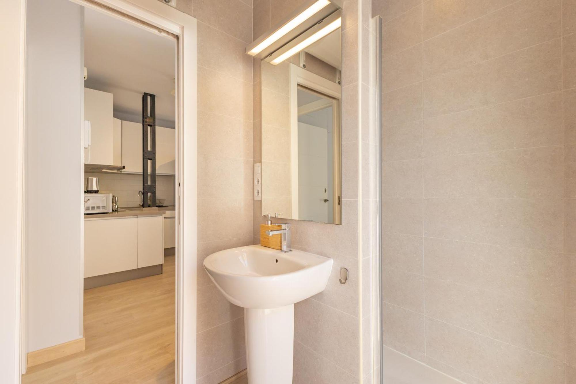 Charming 2 Bedroom Apartment At Iconic Triana Neighborhood By Ocityzen เซบีญา ภายนอก รูปภาพ